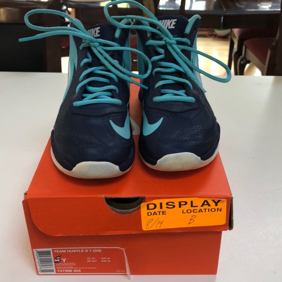 Nike Other - Nike team hustle size 5 basketball sneakers